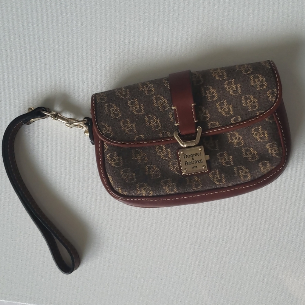 Dooney & Bourke wristlet